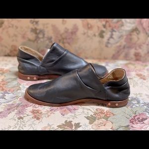 Beek Puffin Flats / Booties